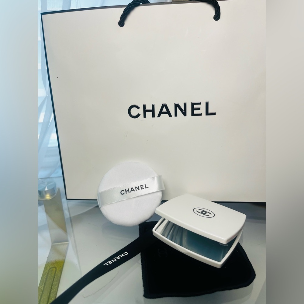 “HOSTPICK”CHANEL LIMITED EDITION DUO COMPACT DOUBLE FACETTE MIRROR W/Powder Puff - Picture 6 of 6